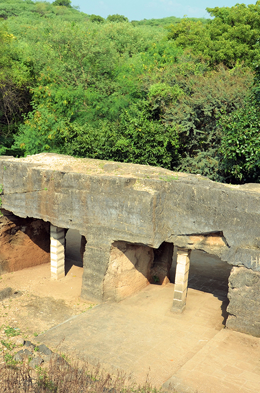 Historical Budhdha caves of Khambhalida