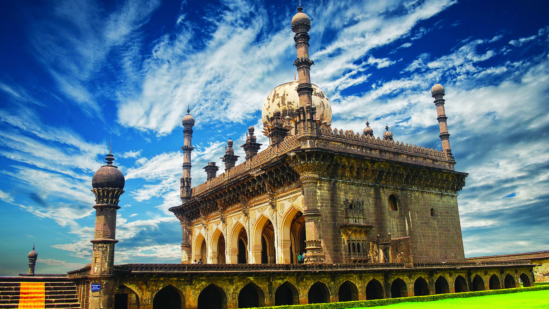 2-ibrahim-rouza-bijapur--karnataka-attr-hero
