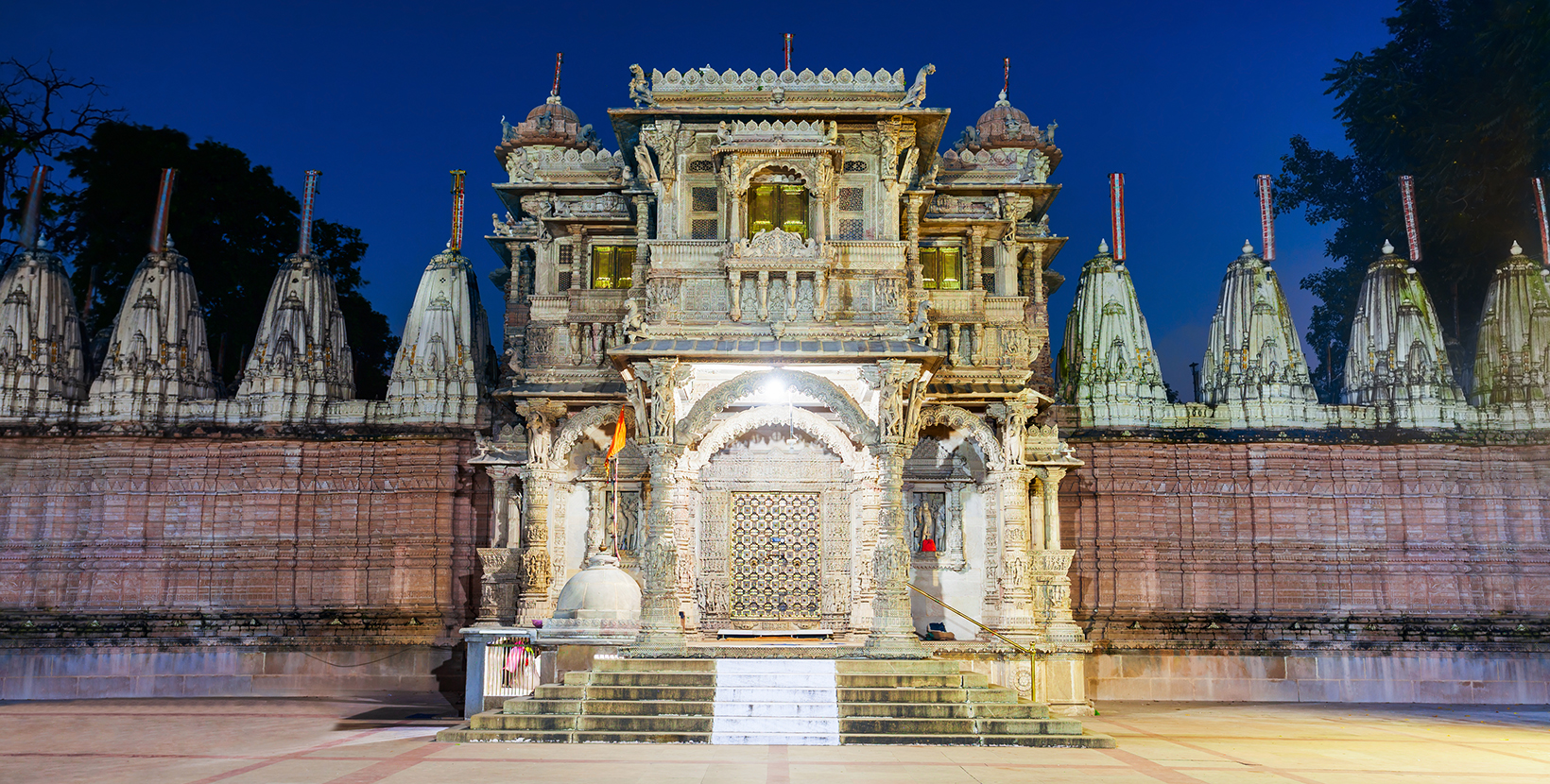Hutheesing Temple is the best known Jain temple in Ahmedabad city in Gujarat state of India