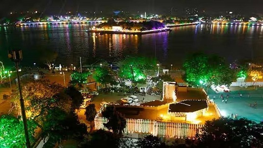 kankaria-carnival-right-side-image
